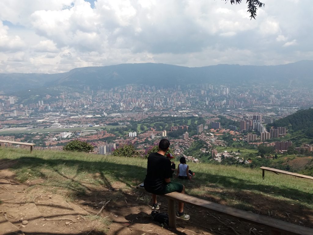 cerro tres cruces medellin