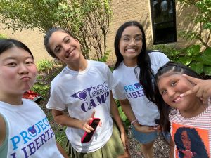 Hannah using her Spanish with friends at home in Pennsylvania